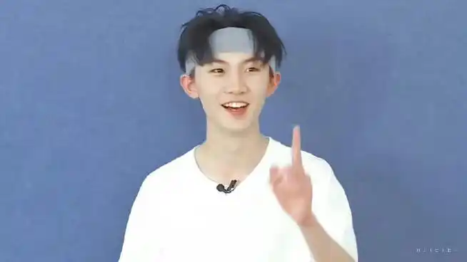 马嘉祺黑色发带造型