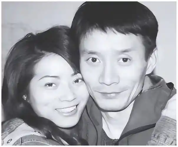 54岁田小洁陪继女逛街!