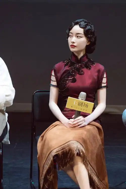 倪妮话剧这几张太美了