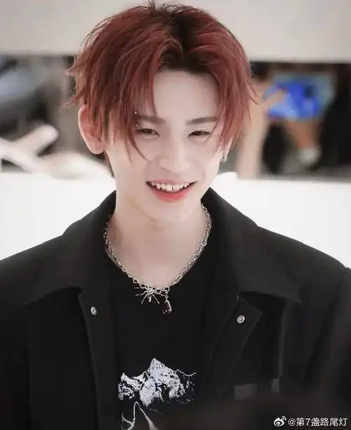 我看到你的照片和视频治愈了的那一秒,你的存在便有了意义@小鬼