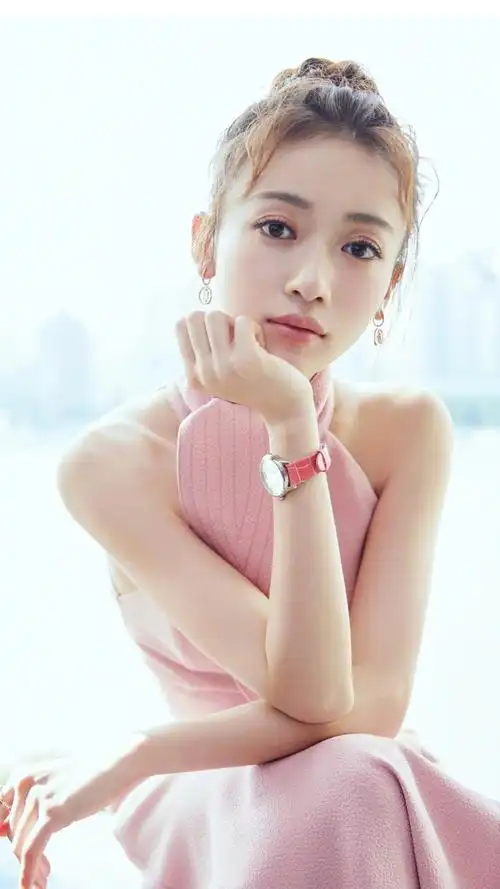 吴谨言甜美写真