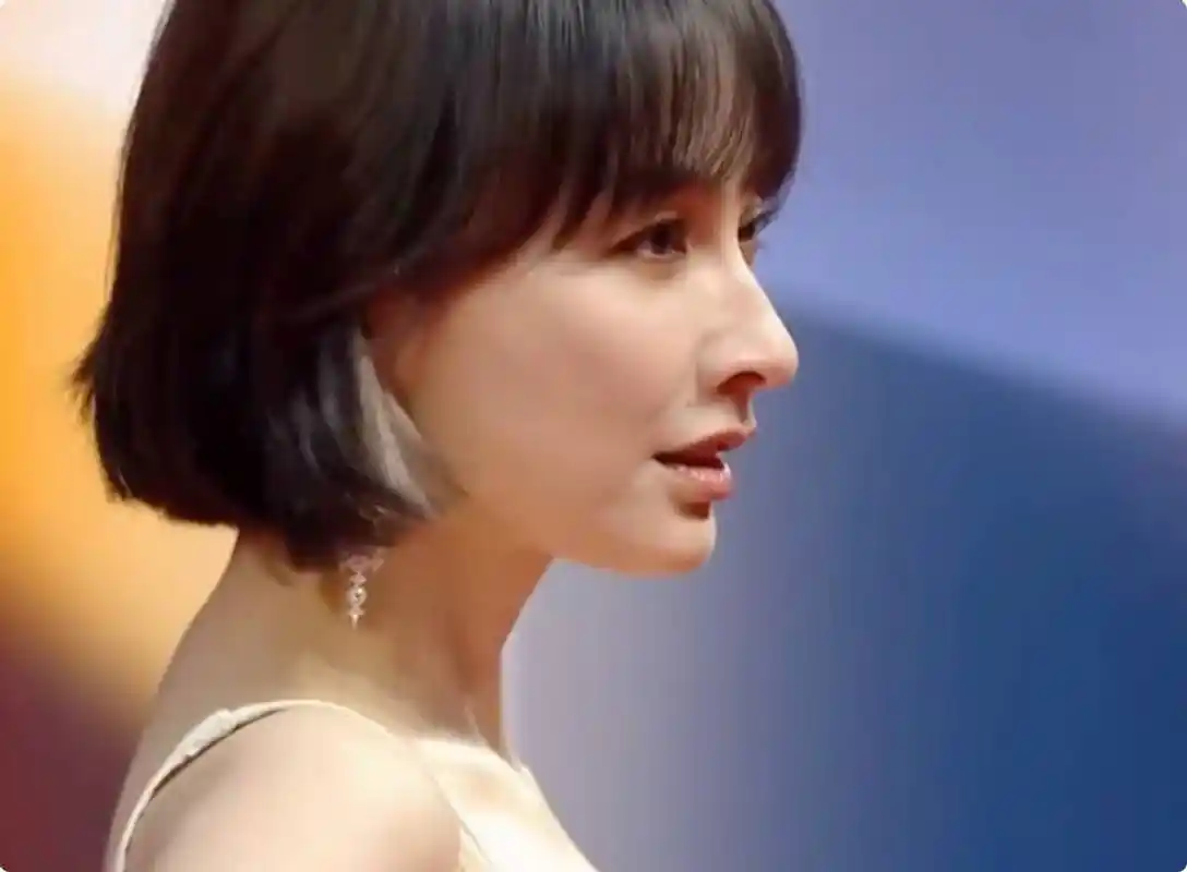 吴昕绝美动人,金晨蜂腰抢镜,都不及黄晓明发胖吸睛_造型_魏大勋_王子