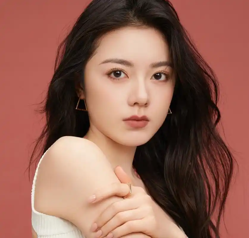 赵今麦兰蔻护肤与彩妆大使怼脸拍写真!