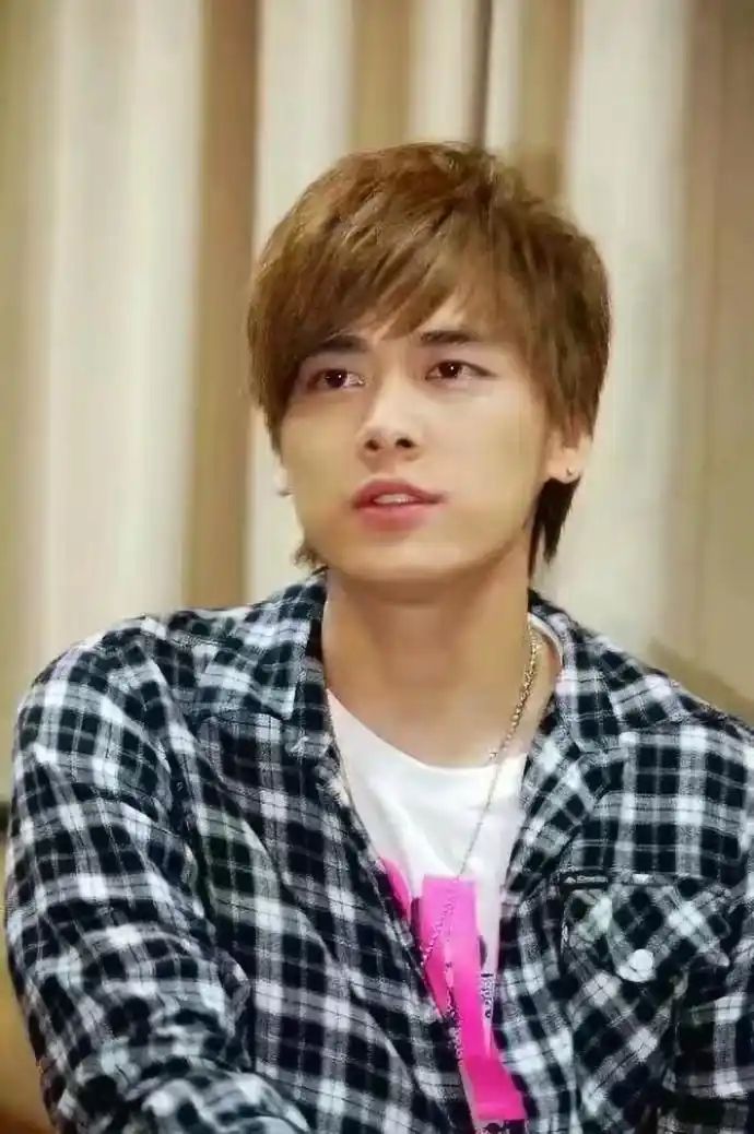 金发顺毛的早期李易峰你见过吗?可爱程度超出想象!