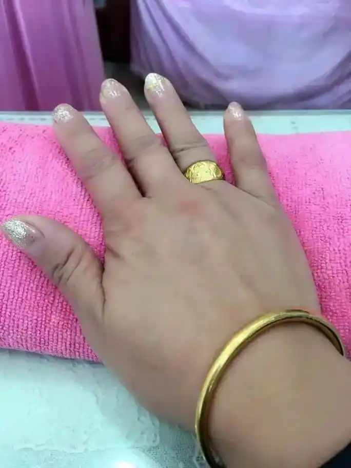 我的一双大手,虽然大手大脚花钱,但花自己的,努力生活,希望自 - 抖音