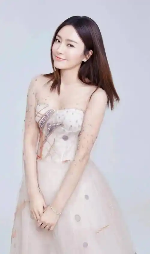 性感女神秦岚内衣写真,容颜绝世,韵味十足-爱读书