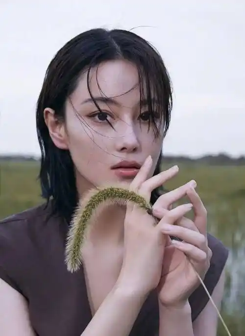 张馨予公路野生大片,展露曼妙曲线放飞自我,超级时尚!_发展_评价_微博