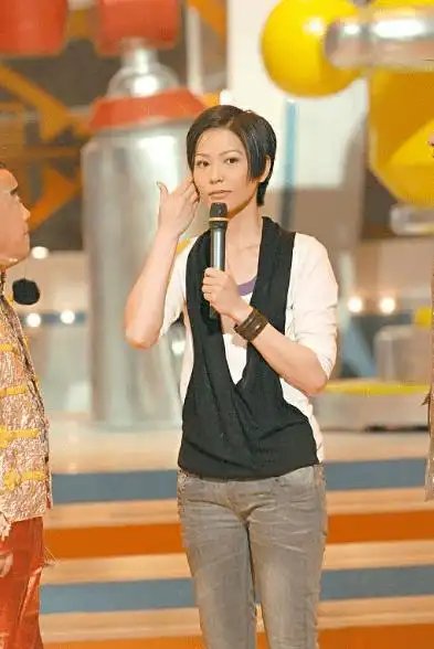 她最终也找到了属于自己的幸福,她现在和丈夫朱建昆结婚已经很多年了