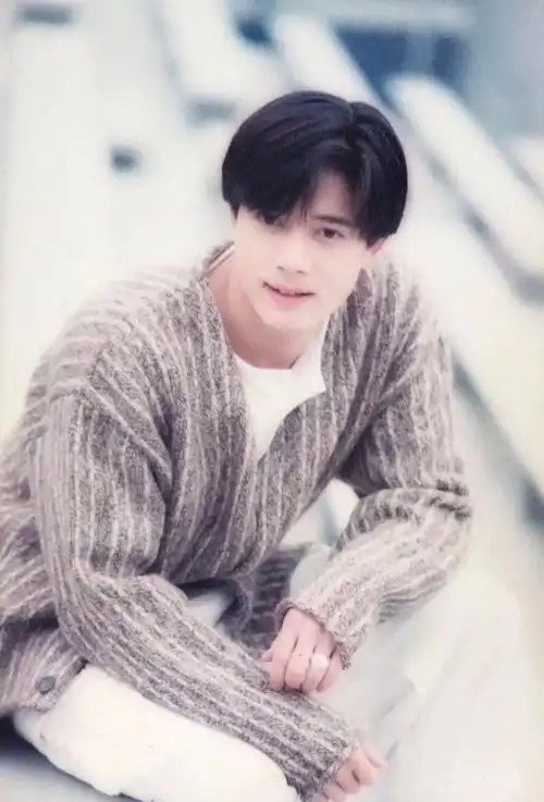 郭富城说自己当年是全班最丑?看了他年轻的照片后震惊了 .