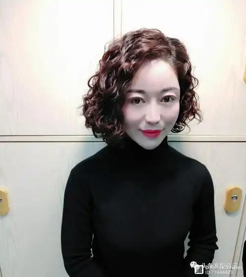 中老年女性发型怎么剪不妨先看看这10几款蓬松时尚显气质