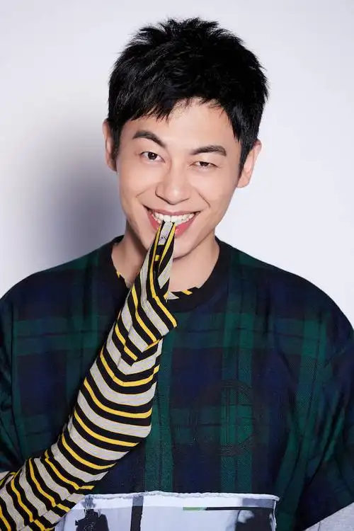 朱亚文《心动》露"姨夫笑" 被好友拉做"情感顾问"