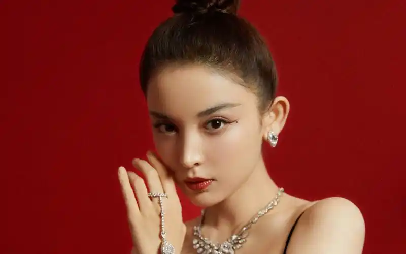 古力娜扎吊带裙性感写真桌面壁纸