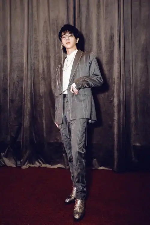 华晨宇身高多少?体重多少?