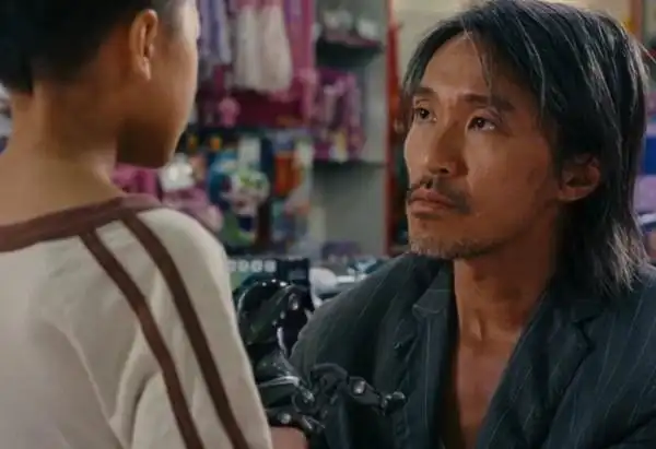 在《长江七号》中,星爷早就用镜头告诉我们,这只是小迪的梦