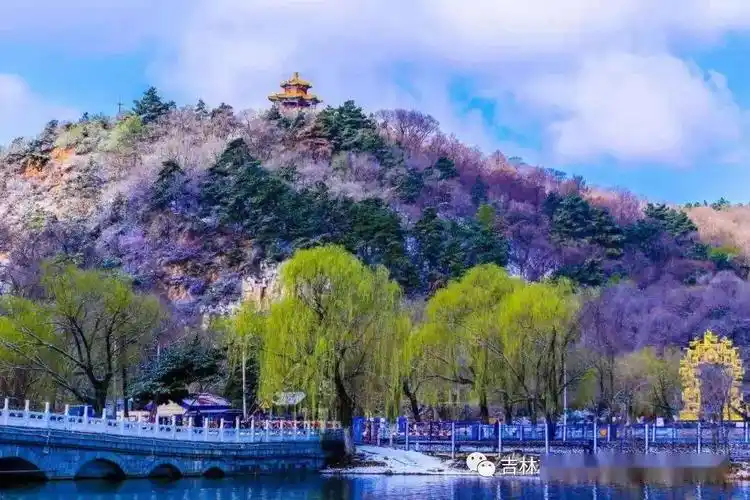 吉林市四月雪润江城 北山风景区宛如画卷