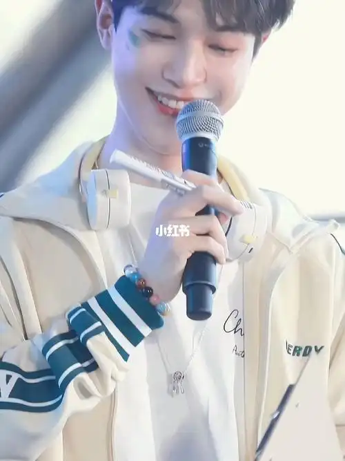 最喜欢看梅梅笑起来的样子