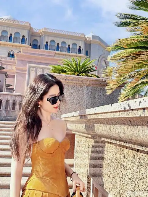 刘亦菲分享海边美照,大秀曼妙身姿惹人羡,笑容甜美如初恋_腾讯新闻