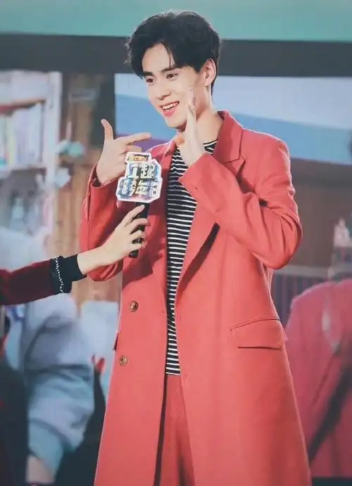 胡一天 yitian hu的图片