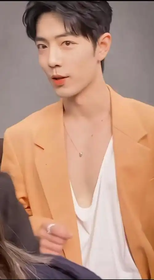 肖战身上有一种不分性别的美,比女人美比男人帅,就很绝!