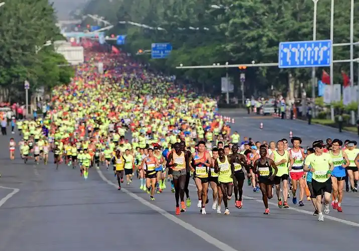 2018520丝绸之路宁夏银川国际马拉松赛和你最爱的人去奔跑