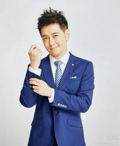 林志颖晒平面广告照,"不老男神"意外翻车,脸变臃肿表情一言难尽_腾讯