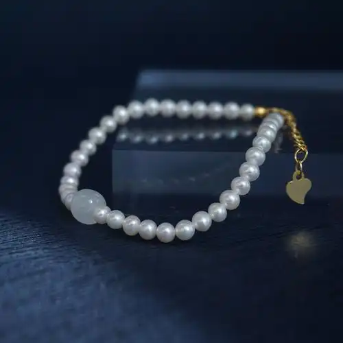 珍珠很好看的文静淡雅和田玉珍手链淡水手链