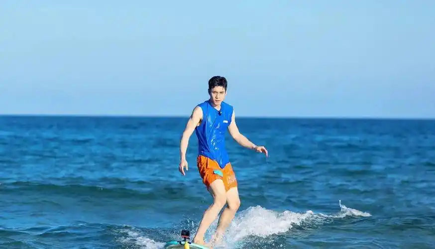 明明身高一米八,韩东君愣是把自己拍成一米七,还好有颜值硬撑_运动