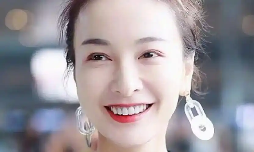 女明星"假牙"大pk,谁的嘴巴闭不上,谁的嘴里藏着一套房?