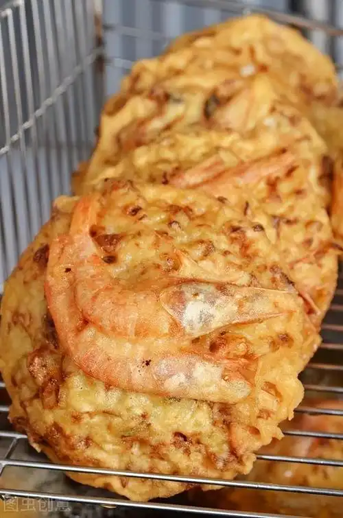 令人食之难忘的炸虾饼,焦香酥脆,吃起来特别过瘾,清淡不油腻