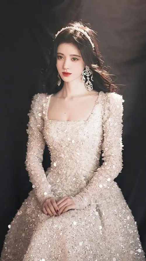 鞠婧祎东方风云榜红毯造型写真,白色亮片纱裙搭配珍珠发饰