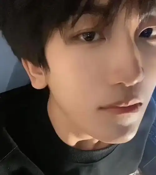 00后男大学生凭颜值走红,堪称小鲜肉版"韦东奕",反差感绝品