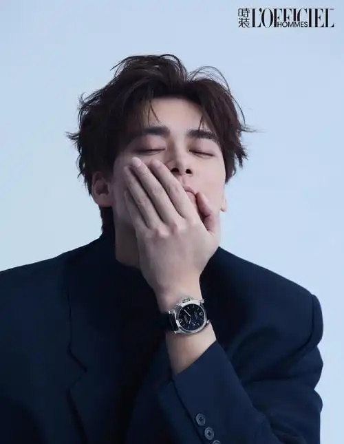 这期杂志造型很可#李易峰 #李易峰日常照片 #全世界最好的李易峰