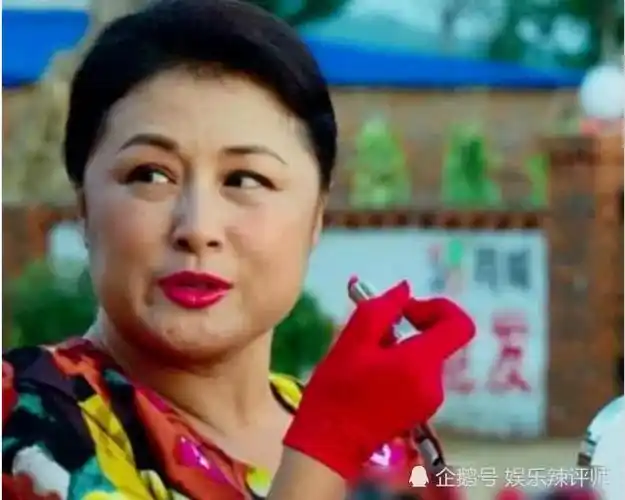 《乡村爱情》里谢大脚年轻时旧照曝光,别看现在有点丑,当年追成狗!