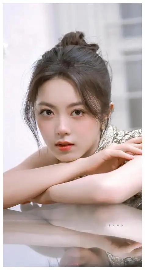 00后女星衬托着时尚新风潮快速崛起沸腾当红