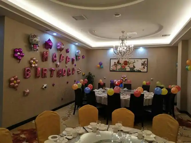 包厢生日布置