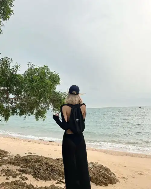 ","lisa这背影绝了,这侧颜也是绝了","lisa展现出一种性感健康,大方