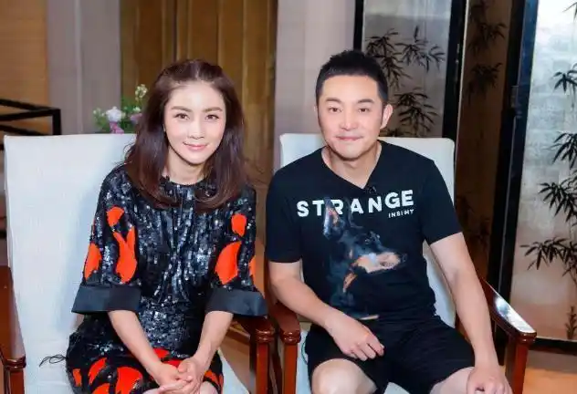 曾经的央视主持人胡可,选择离婚净身出户的沙溢,如今过得很幸福