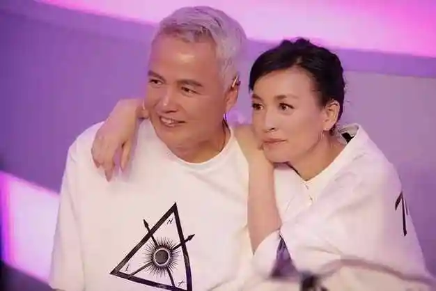 明明年纪相差不大,却看着像两代人,这6位女星把"老公熬成爹"|张庭