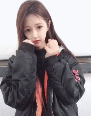 美女清纯跳舞可爱gif动图_动态图_表情包下载_soogif