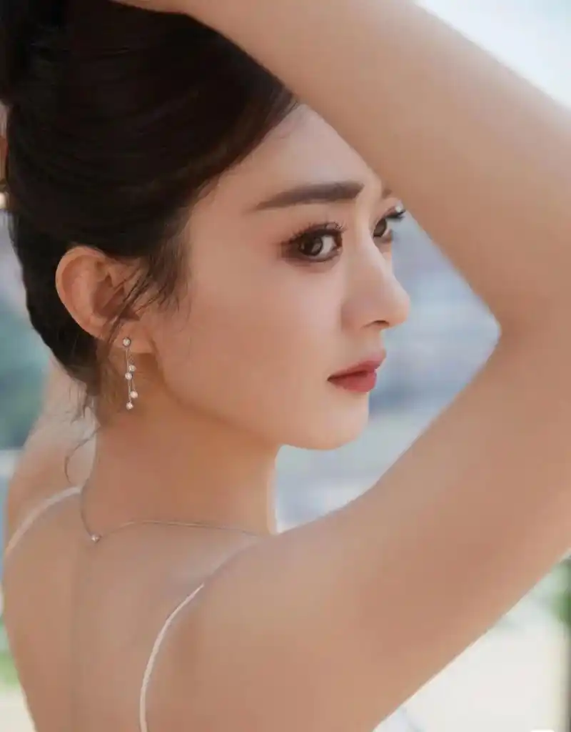 赵丽颖,1987年10月16日出生于河北省廊坊市, - 抖音