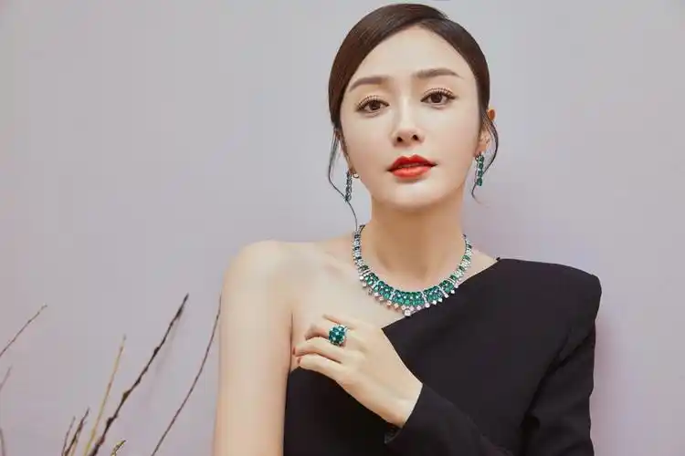 越老越有韵味的7位女星,腰是腰,腿是腿,个个都是极品美女