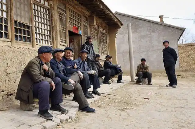 农村俗语"凹风扫穴不建坟,贼风穿堂不住人",啥意思?