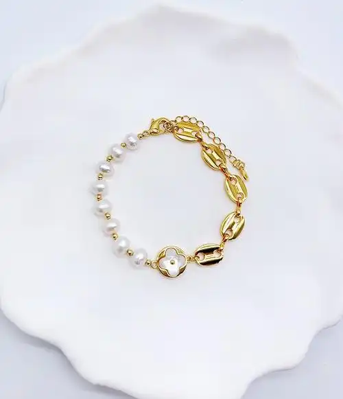 高级感简约百搭陪伴你一生简约复古纯白异形珍珠手链轻奢小众款