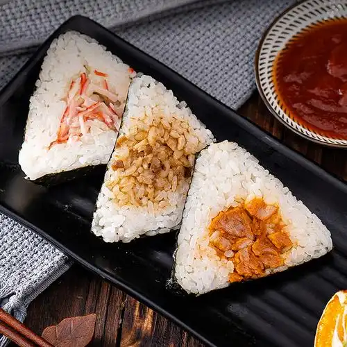 寿司海三角饭团即食速食早餐紫菜包饭韩食日式自热米饭