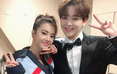 尤长靖追星成功与蔡依林合照