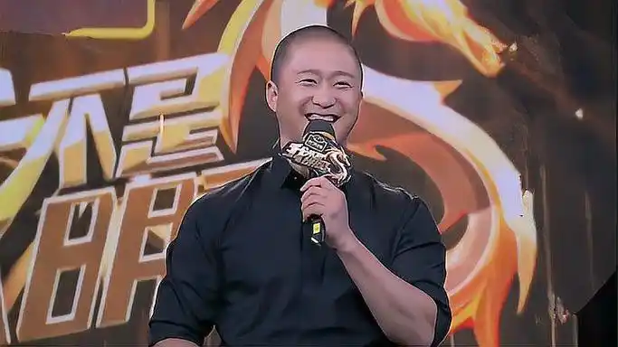 吴京一亮相就让全场炸锅!光头造型太霸气,不愧是"战狼"!
