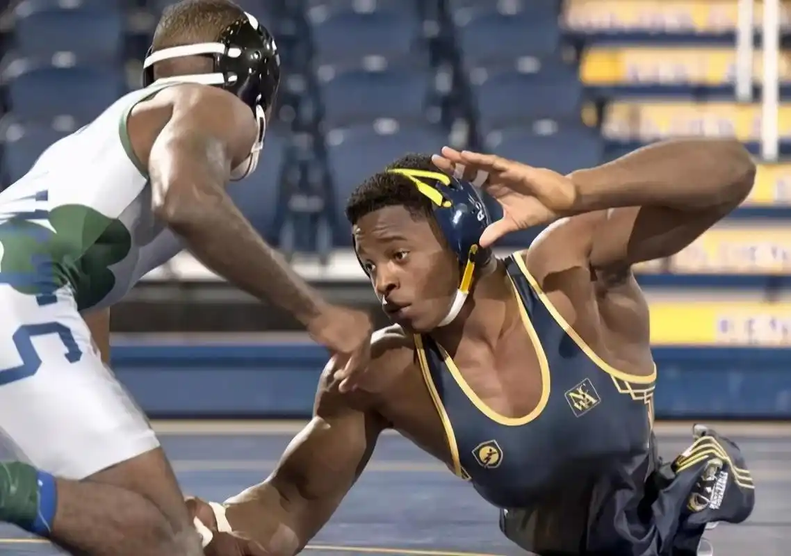 天生无腿却练成肌肉硬汉,肌肉小哥太励志!99%的肌肉男都不如他