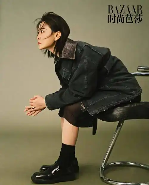 贾玲瘦身后首登封《时尚芭莎》,穿热裤秀美腿,时尚感蹭蹭往上涨_形象