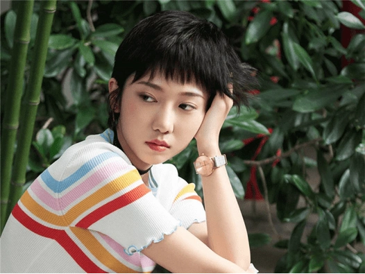 快女中的亚军,喜欢唱歌源于内心,至今也依旧在严格的要求自己_洪辰