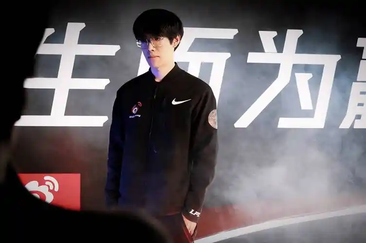 theshy才是顶流,入驻平台当天粉丝破百万,手写中文暖